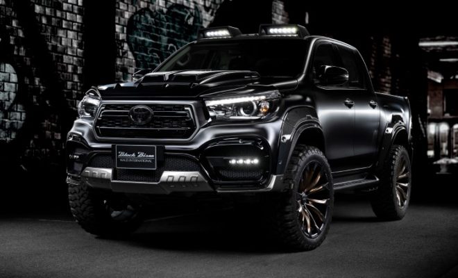 Toyota Hilux Black Bison