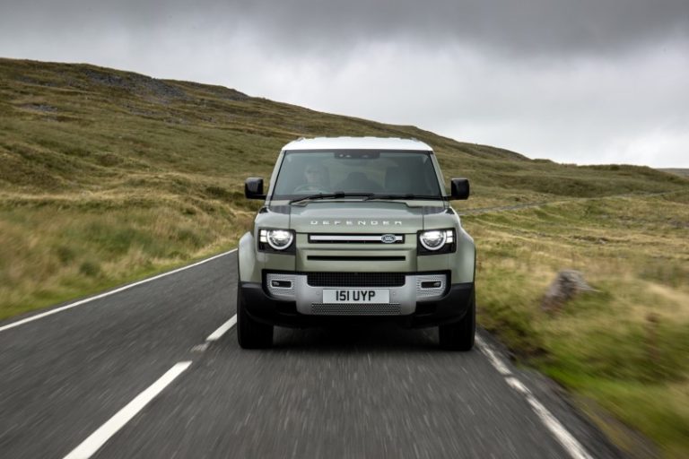 Land Rover Defender คว้ารางวัลรถยนต์ยอดเยี่ยมแห่งปีของสตรี ...