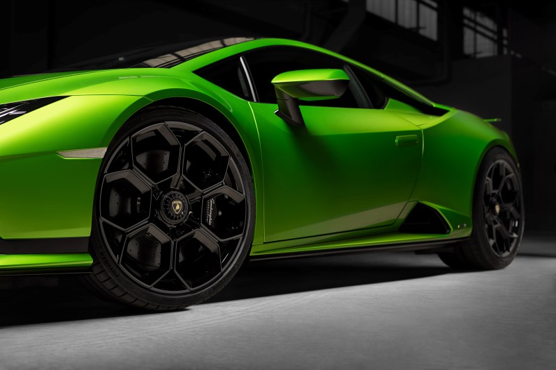 Lamborghini เปิดตัว Huracan Tecnica