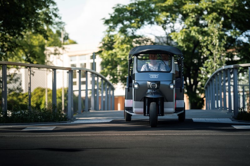 e-rickshaw รถตุ๊กตุ๊กไฟฟ้าจากแบตฯใช้แล้ว Audi e-tron