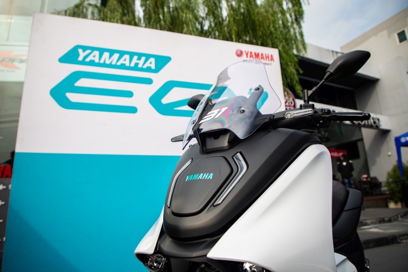 YAMAHA E01