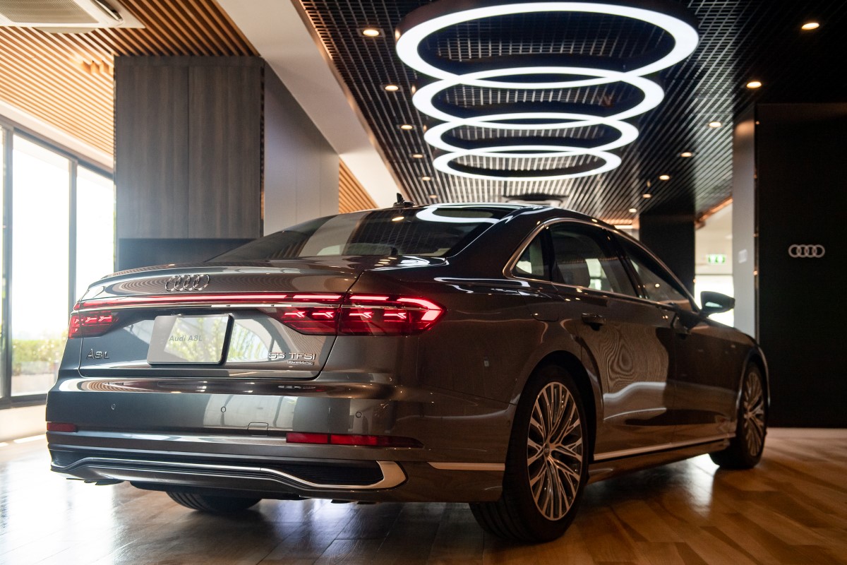 Audi A8 ราคา