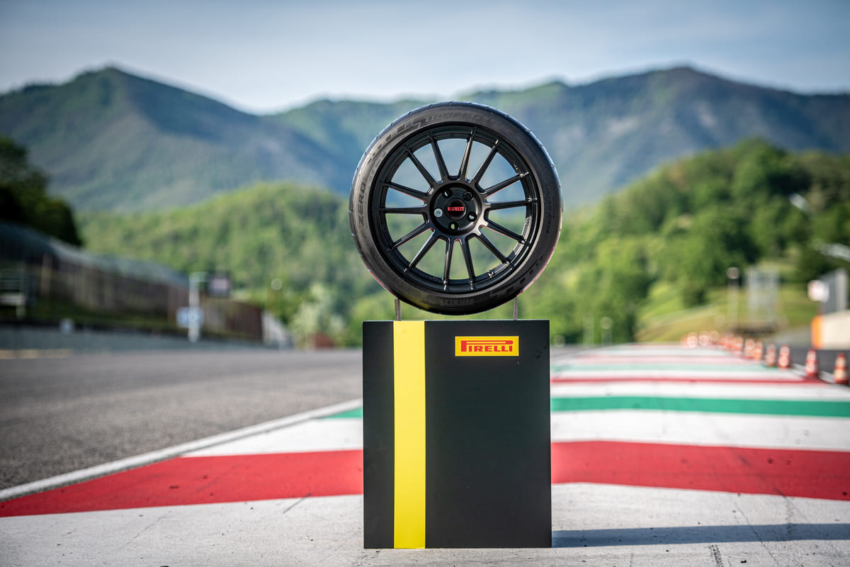 Pirelli P Zero Trofeo RS