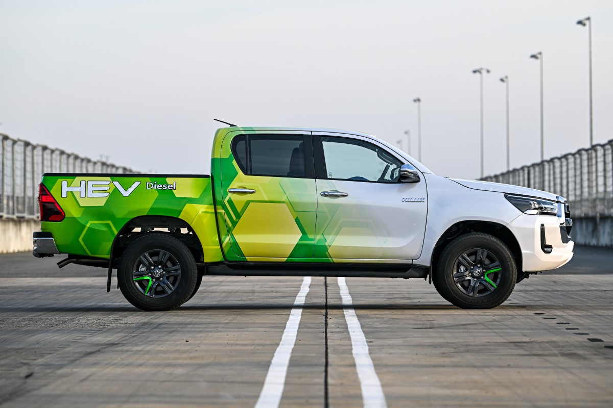 TEST DRIVE TOYOTA HILUX FCEV BEV 