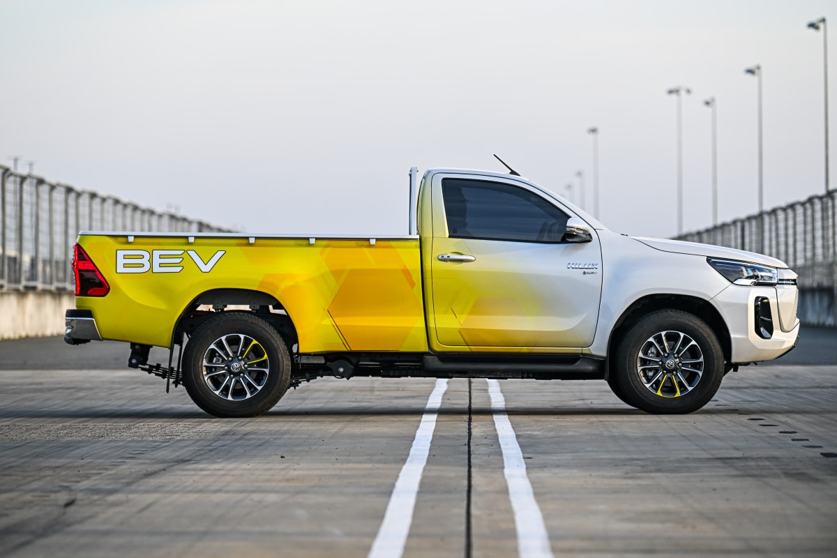 TEST DRIVE TOYOTA HILUX FCEV BEV 