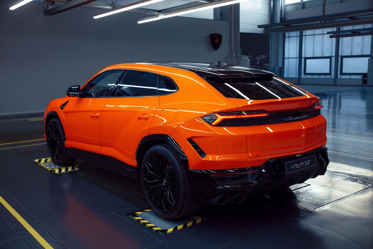 Lamborghini Urus SE เปิดตัว