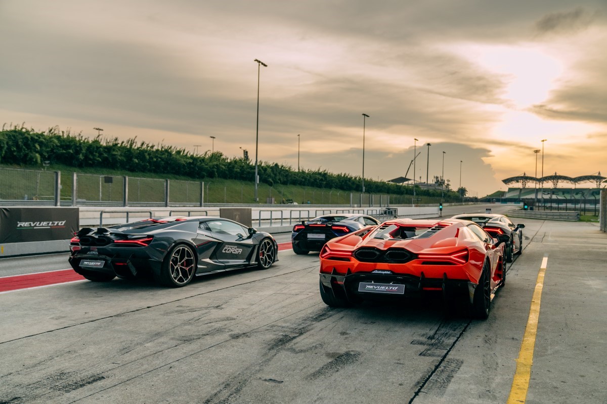 Lamborghini Revuelto 