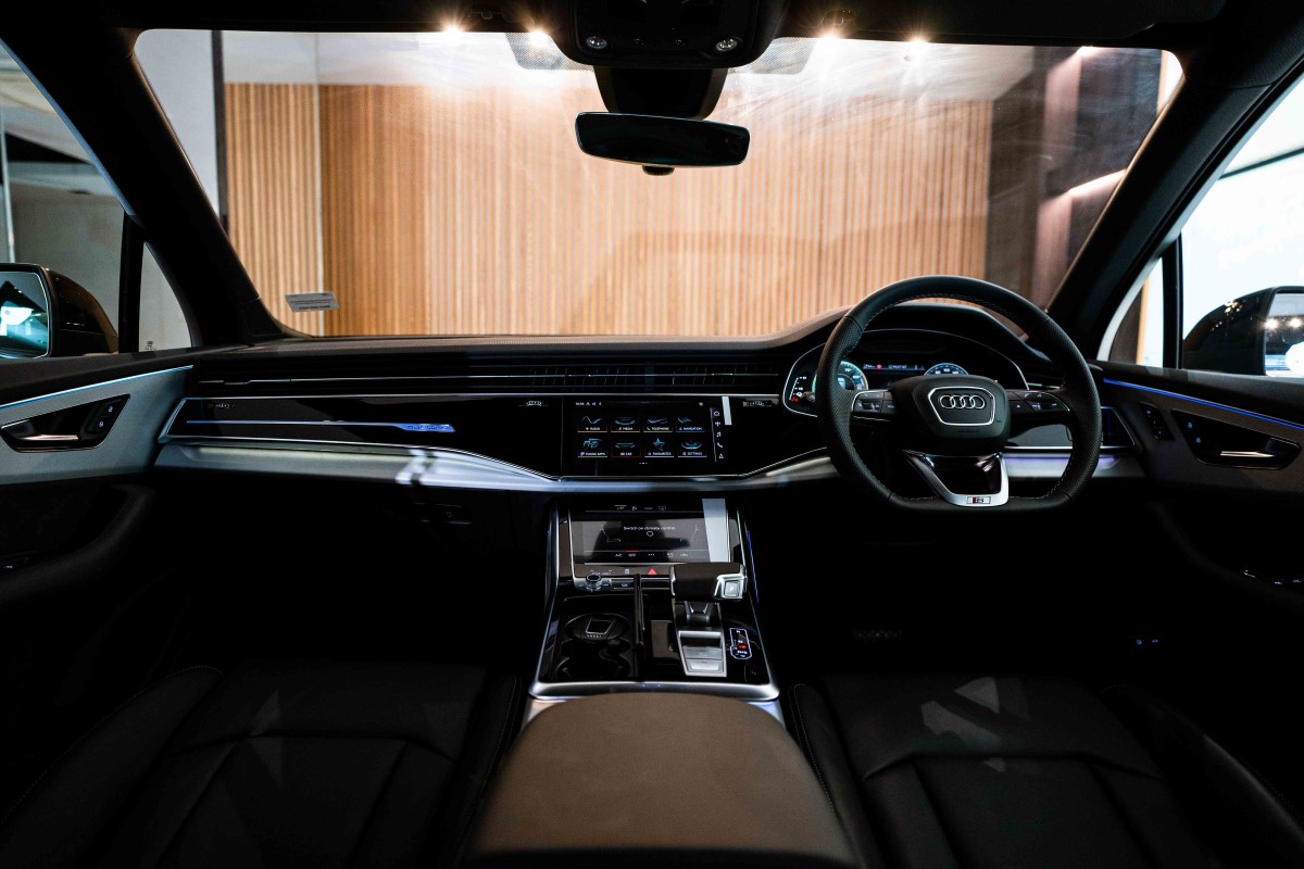 Audi Q7 ราคา สเปค 