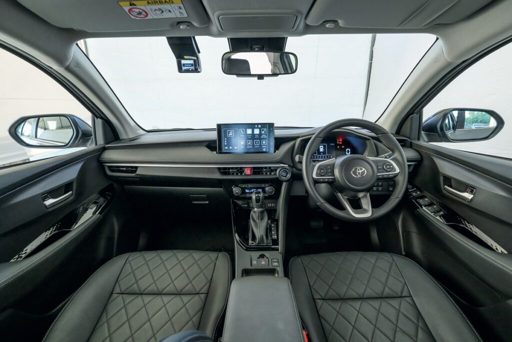 TOYOTA Yaris Ativ