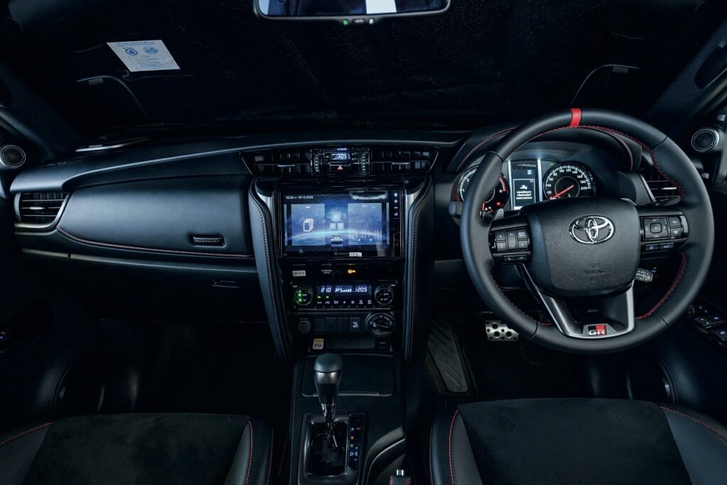 TOYOTA Fortuner 2.8 AT GR Sport 4WD