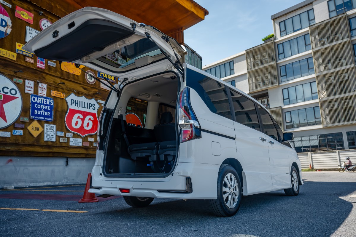 TEST DRIVE NISSAN SERENA S-HYBRID