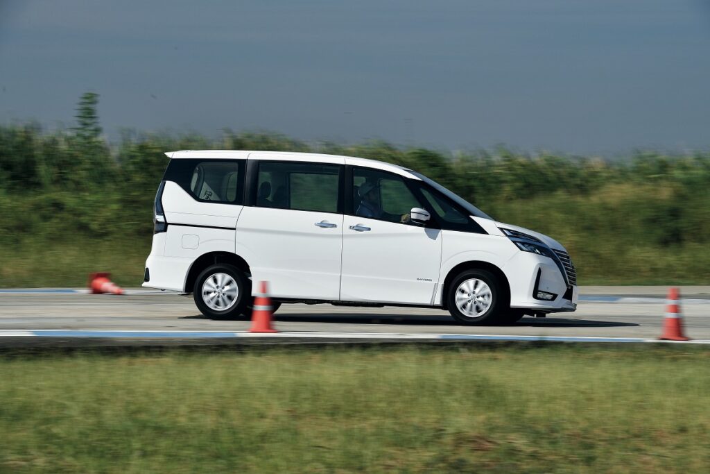 NISSAN SERENA Highway Star