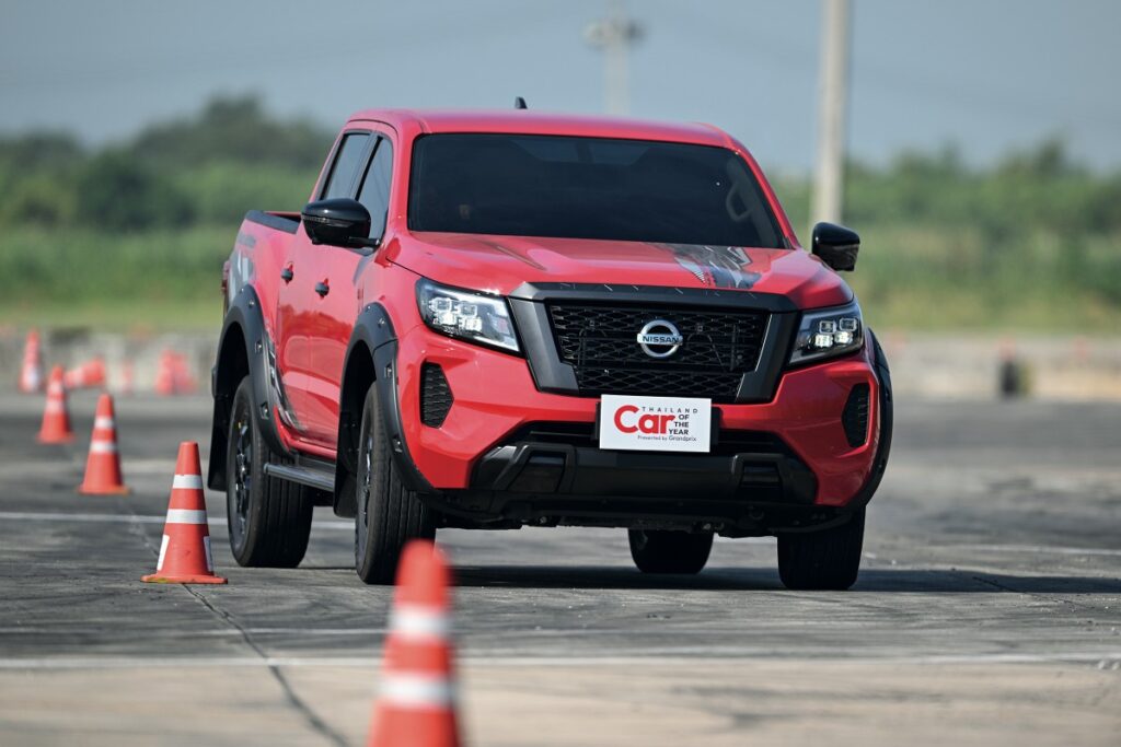NISSAN NAVARA DC Black Edition