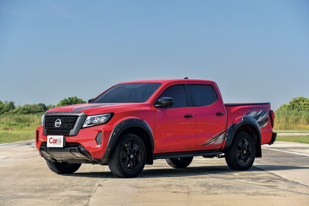 NISSAN NAVARA DC Black Edition
