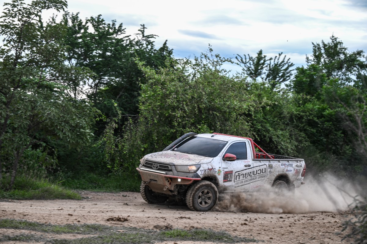TOYOTA HILUX REVO 10 เซียนประจัญบาน 2025