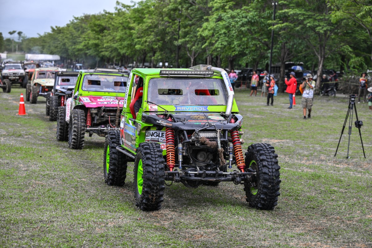 TOYOTA HILUX REVO 10 เซียนประจัญบาน 2025