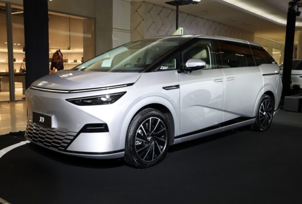 XPENG X9 Executive