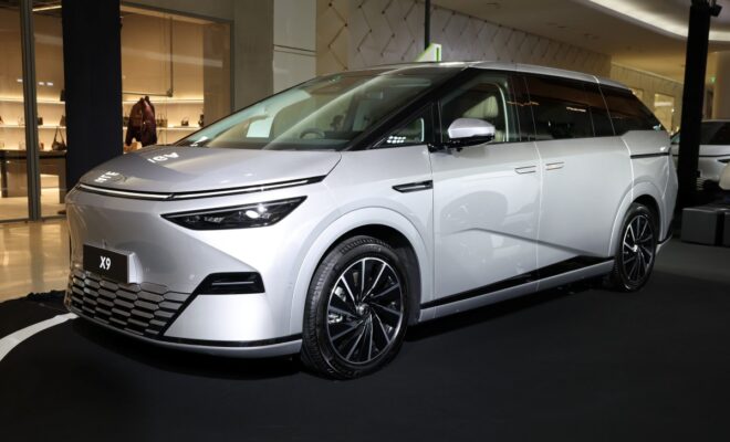 XPENG X9 Executive