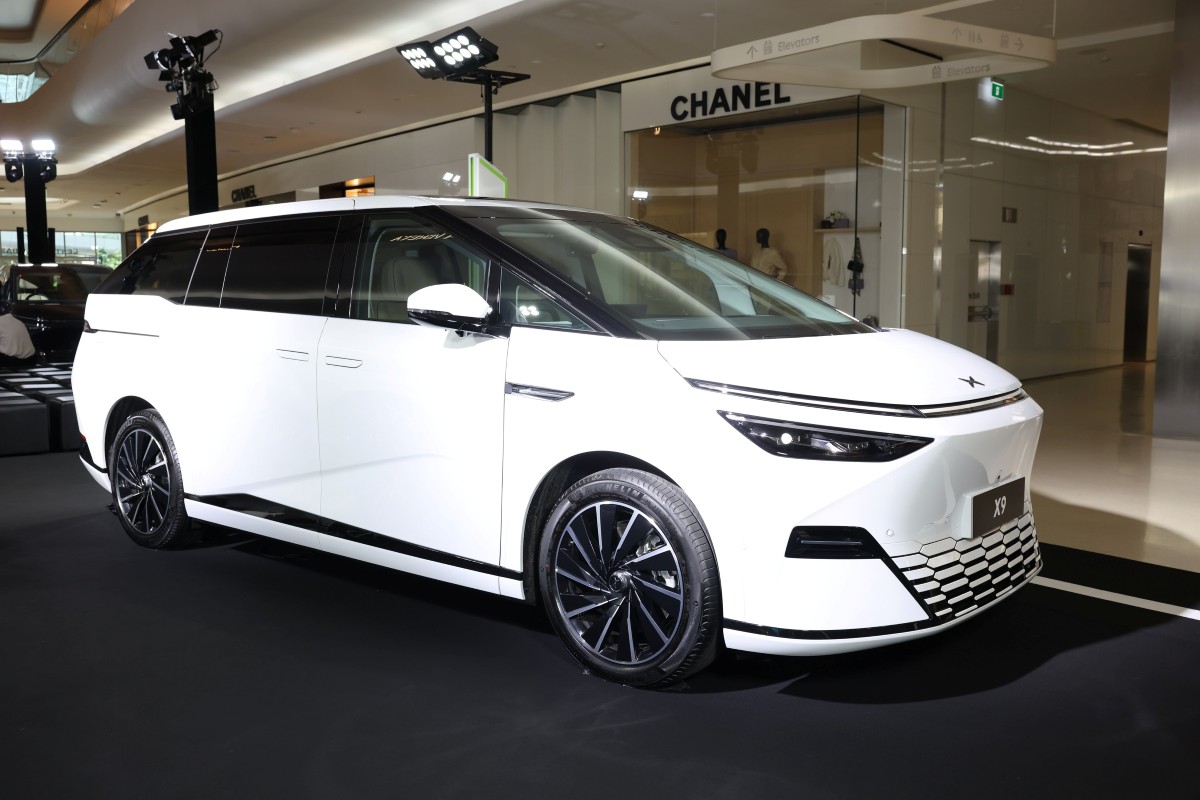 XPENG X9 Executive