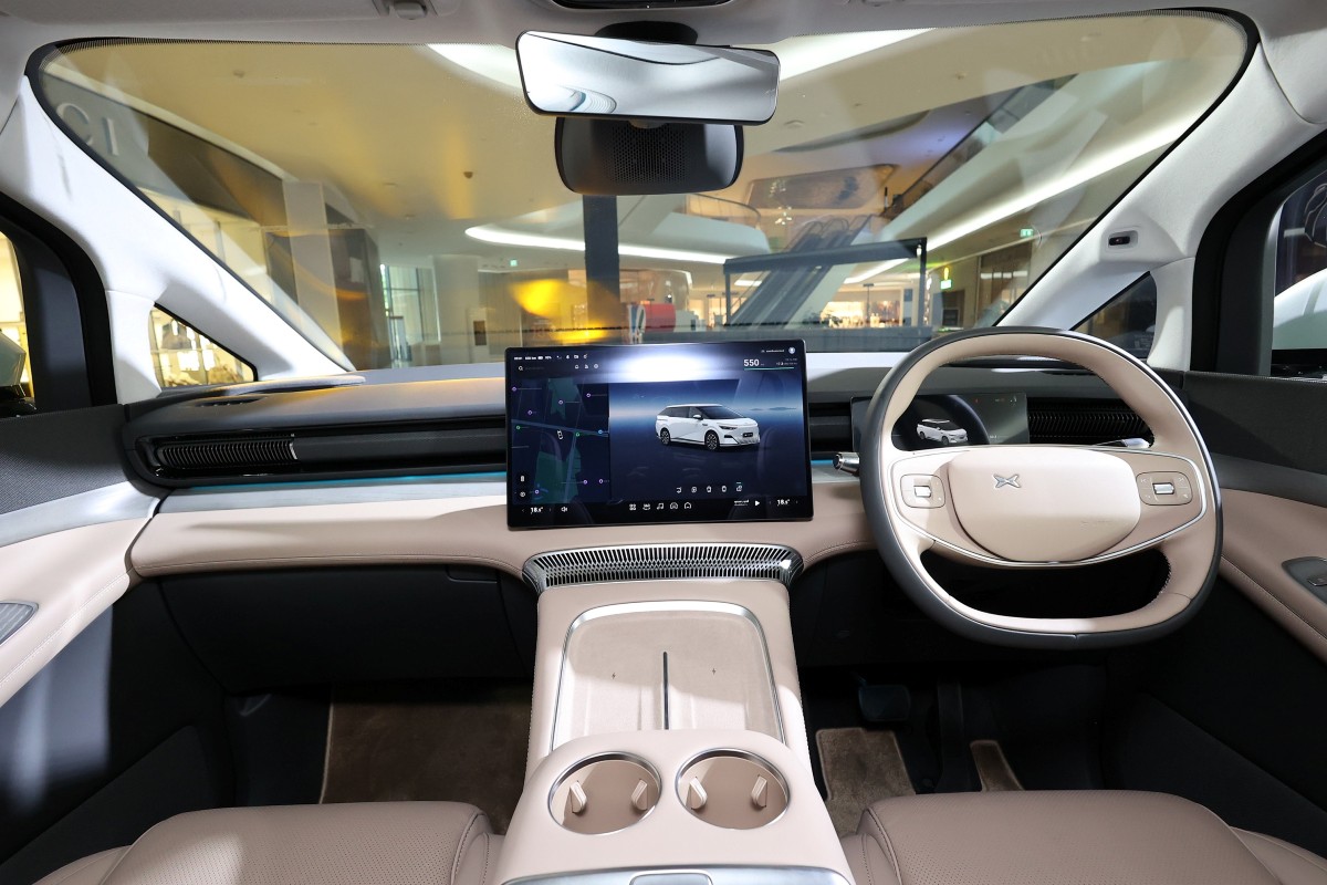 XPENG X9 Executive